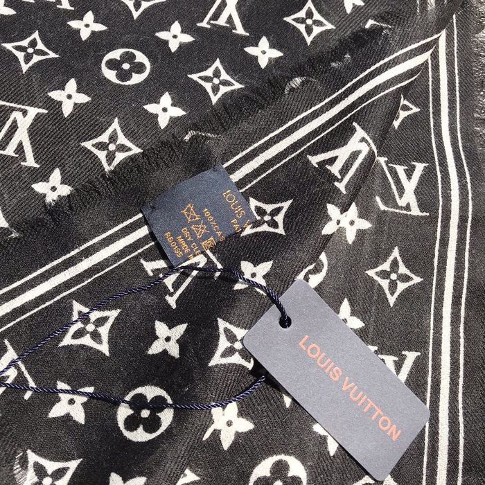 Louis Vuitton Scarf LV00075